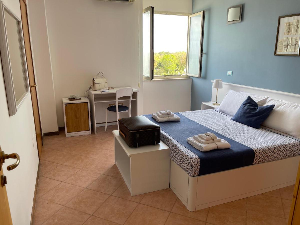 Hotel Gatto Bianco Casalabate Lecce Exterior foto
