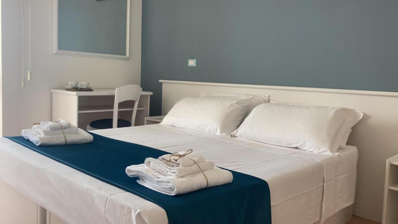 Hotel Gatto Bianco Casalabate Lecce Exterior foto